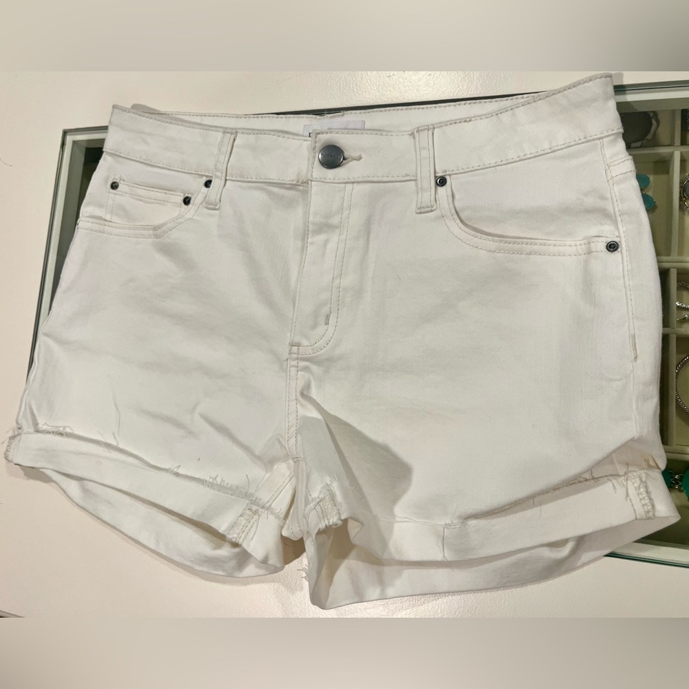 Daily Ritual white denim shorts. Size 28. NWOT. $10. Retail $30